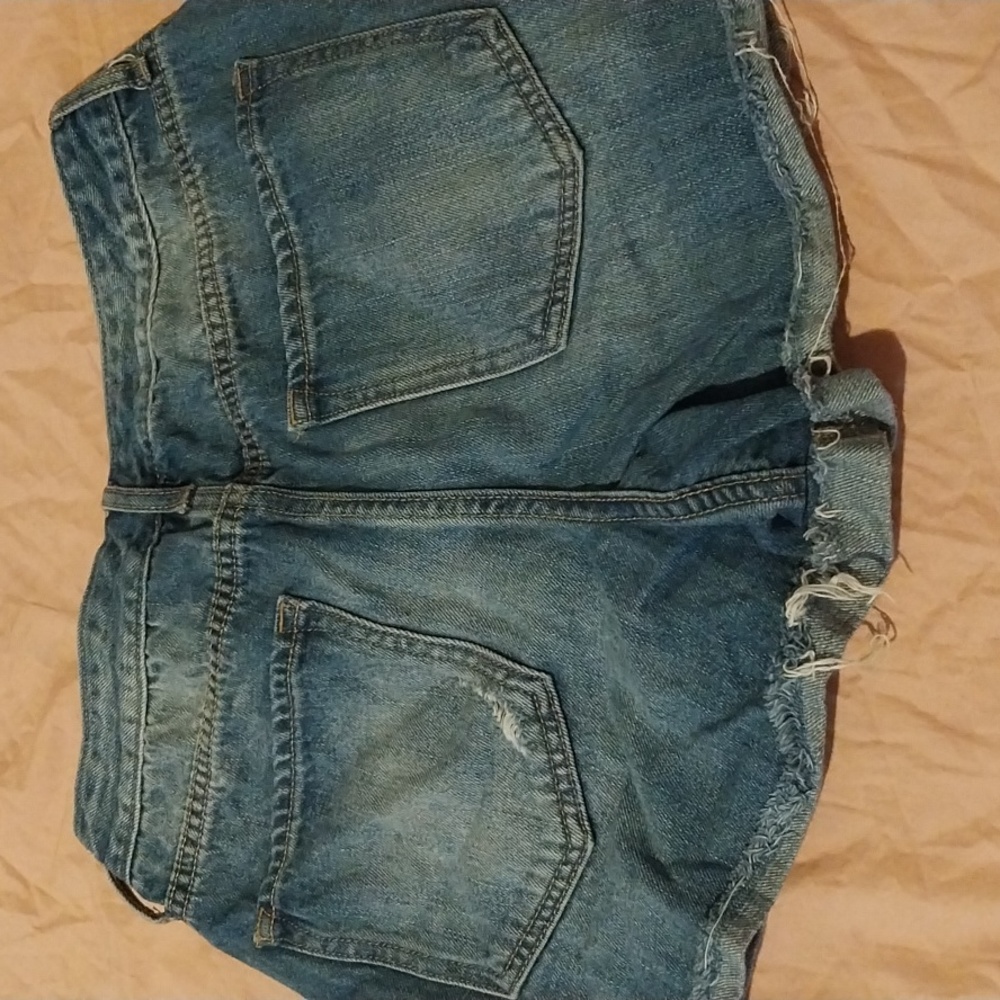 Shorts - Picture 3 of 3